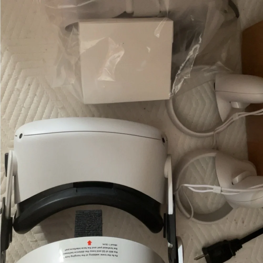 Oculus quest 2 256GB with headstrap and battery pack